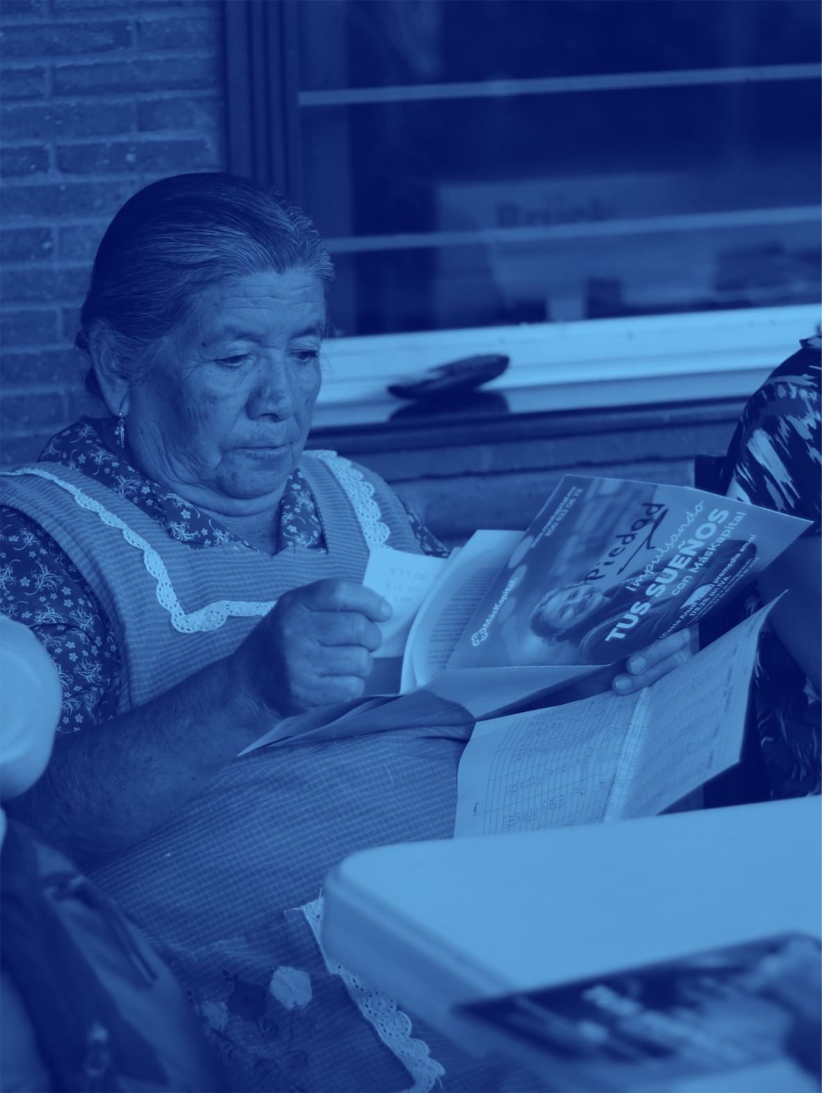 Señora leyendo
